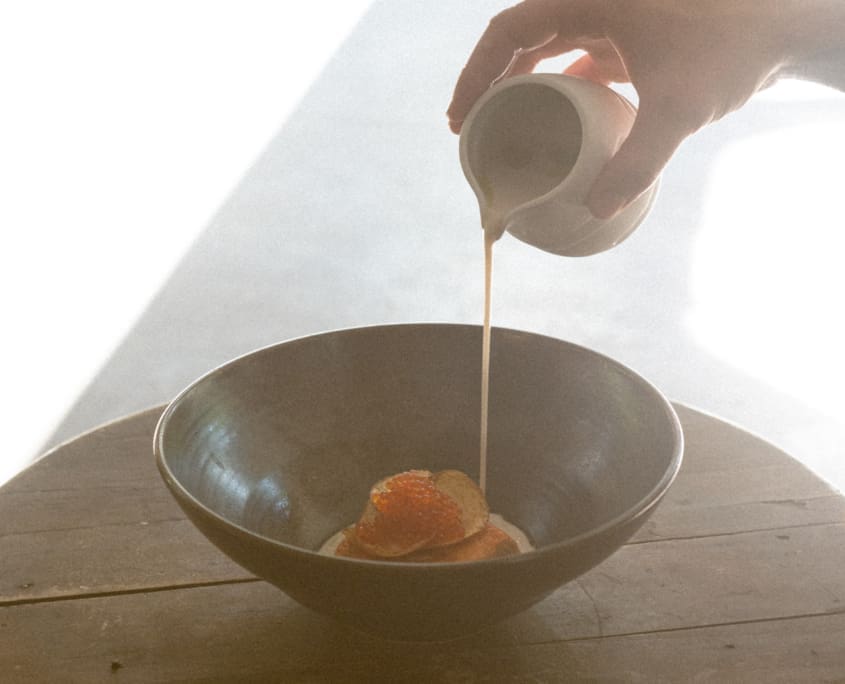 Gastronomic Experience al The Sanctuary Eco Retreat Milano – piatto gourmet curato dallo chef in un ambiente raffinato che unisce natura e creatività culinaria